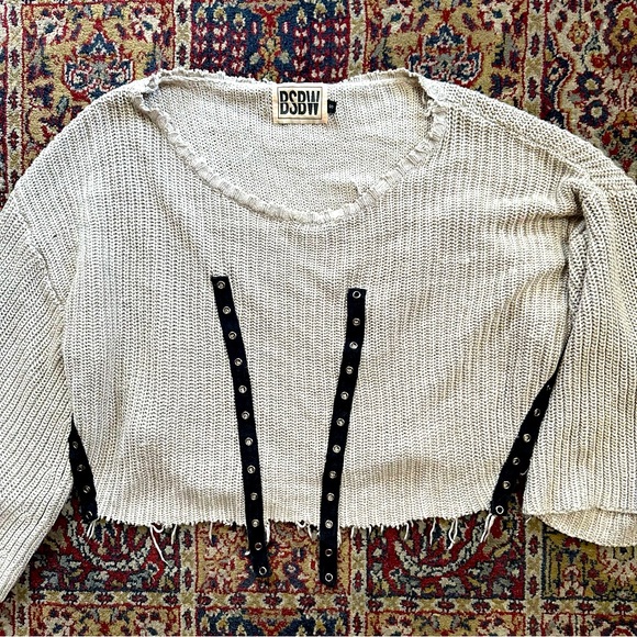 🌈 Amazing distressed studded sweater - Picture 3 of 6